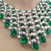 Украшения на шею с полудрагоценными камнями фото