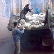 Вывоз, утилизация старых окон и строительного мусора после монтажа фото