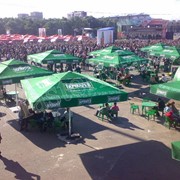 Уличные зонты для летних кафе фото