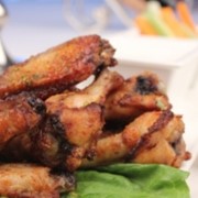 КУРИНЫЕ КРЫЛЫШКИ С СЫРНЫМ СОУСОМ Горячие закуски фото