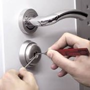 Аварийное вскрытие замков и дверей в Новосибирске ( Вскрыть замок, открыть дверь и замок) фото