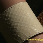 Браслет из кожи змеи. Широкий. Цвет слоновой кости. фото