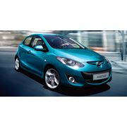 Mazda 2 - спортивный автомобиль для городских улиц фото