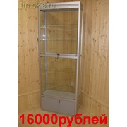 Витрина из алюминиевого профиля со стеклянными дверцами фото