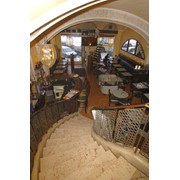 Гранит, облицовка в интерьере кафе фото