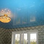 Глянцевые натяжные потолки фото