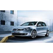 Автомобиль хетчбек высшего среднего класса VW Golf фото