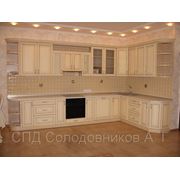 Кухня с натуральными фасадами фото
