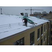 Очистка крыш от снега и сосулек фото