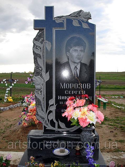 Памятник с крестом Красный Кут памятник с сердцем Сухаревская