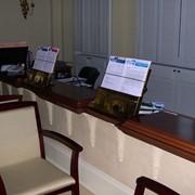Стойки операторов фото