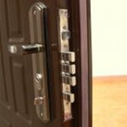 Установка металлических дверей фото