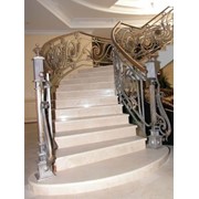 Лестницы из мрамора и гранита фото