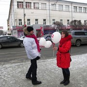 Раздача воздушных шаров фото
