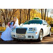 Шикарные автомобили и лимузины на свадьбу в Уфе. Автобусы. Свадебные украшения. фото