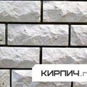 Силикатный облицовочный кирпич полнотелый полуторный белый рустированный угол КЗСК фото