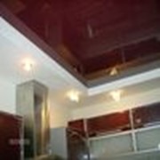 Натяжные потолки на кухню фото