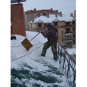 Уборка крыш от снега и наледи фото