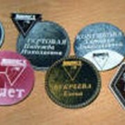 Лазерные значки фото