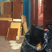 Вывоз старой мебели из квартиры на свалку. Утилиза фото