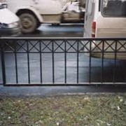 Решетка пешеходного ограждения фото