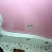 Глянцевые натяжные потолки фото