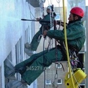 Мытье окон и фасадов с помощью альпинистов фото