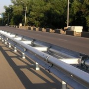 Дорожные ограждения барьерного типа фото