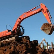 Проведение земляных работ и аренда экскаваторной техники фото