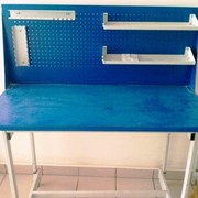 Столярный верстак с полочками для инструментов фото