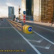 Пластиковый осевой дорожный разделительный буфер 1350x1350x1350мм без маски знака фото
