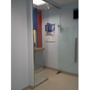 Цельностеклянная перегородка с стандартным креплением фото