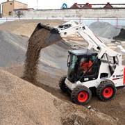 Аренда погрузчика Bobcat S650 с ковшом фото