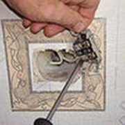 Демонтаж розеток и выключателей фото