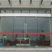 Распашные (раздвижные) входные двери фото