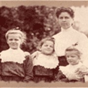 Услуги няни-воспитателя фото