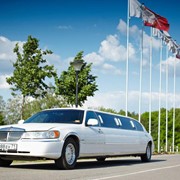 Лимузин Lincoln Toun Car белый фото