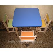 Деревянные столы и стульчики для детских садов. Основа из бука, сиденье и спинка стульчика, и столешница стола из цветного ДСП фотография