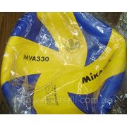 В продаже оригинальные волейбольные мячи фирмы Mikasa фотография