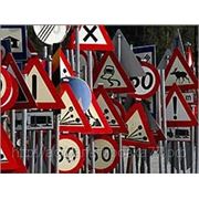 Власти Москвы проведут ревизию дорожных знаков на выделенных полосах фотография
