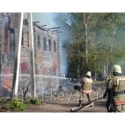 В Уфе горел расселенный барак на улице Пожарского фотография