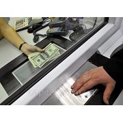 Банки начали принудительно менять валютные переводы на гривны фотография