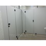 Туалетные кабины (сантехнические перегородки) фотография