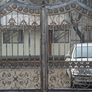 Монтаж ограждающих конструкций, кровли и стен, Ворота из металла фотография