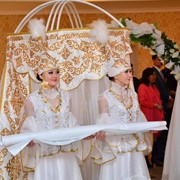 Вывод невесты под шаныраком Шоу Балет Блеск фото
