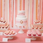 Свадебный торт в Донецке.Полный комплекс свадебных услуг в Донецке фото
