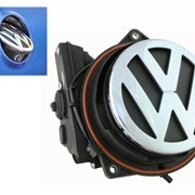 Камера автомобильная INTRO VDC-200 VW Golf VI, Passat B7, Jetta, Tiguan (в логотип) моторизованная фото