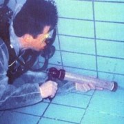 Герметик-клей для склеивания влажных поверхностей. фото