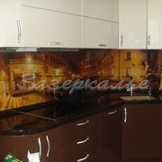 Кухонный фартук из стекла (Скинали) с оформлением ночного города фото