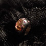 Кольцо, золото Au 585° пробы со вставками из драгоценных и полудрагоценных камней